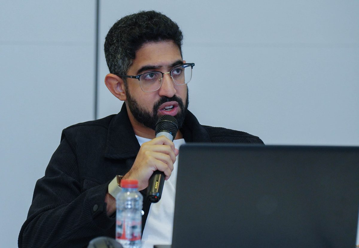 Speaking with microphone